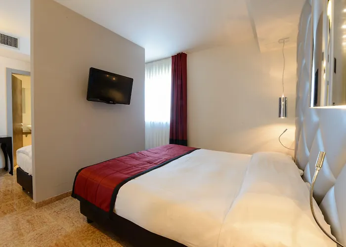 فندق كورت أونغارو 4*